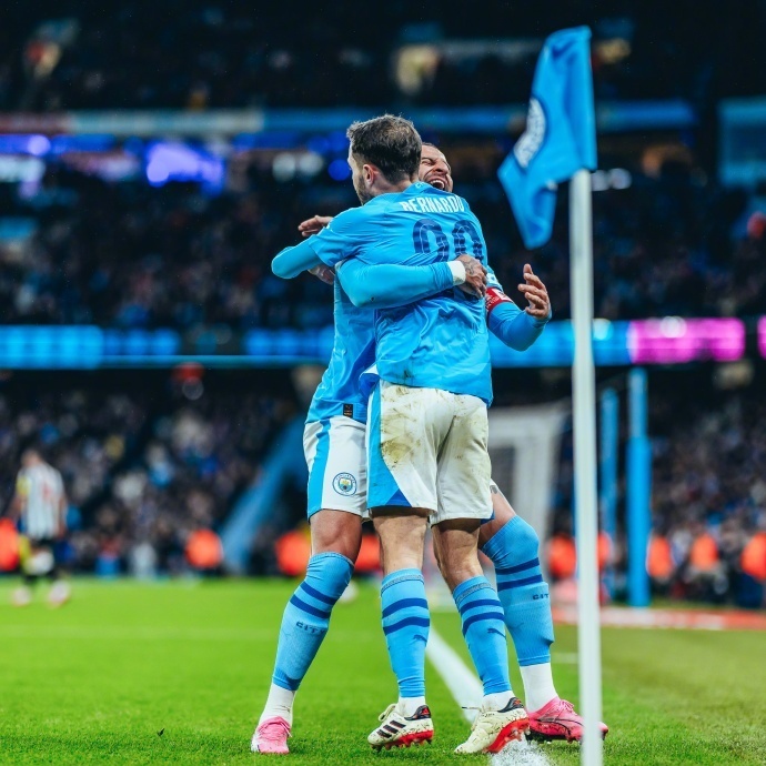 足总杯窗口期走向成谜，曼城止住颓势，压力陡增，训练强度明显提升(曼城足总杯表现)